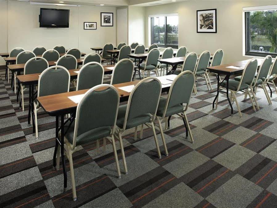 Four Points By Sheraton Fort Myers Airport Esterno foto